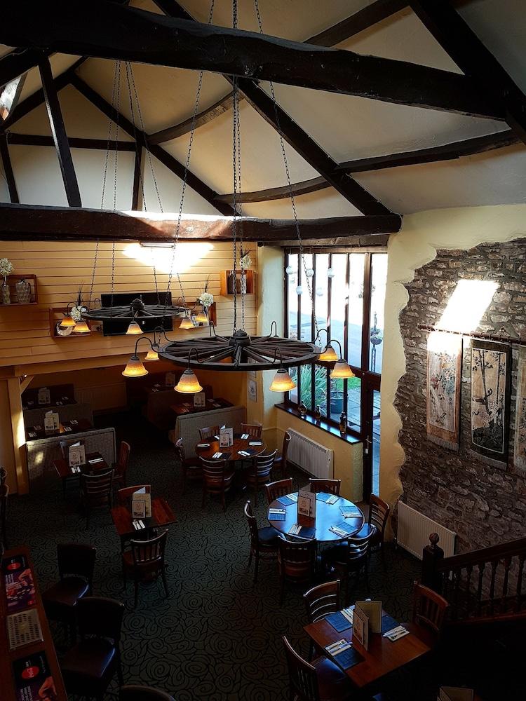 The Old Barn Inn Newport  Eksteriør billede